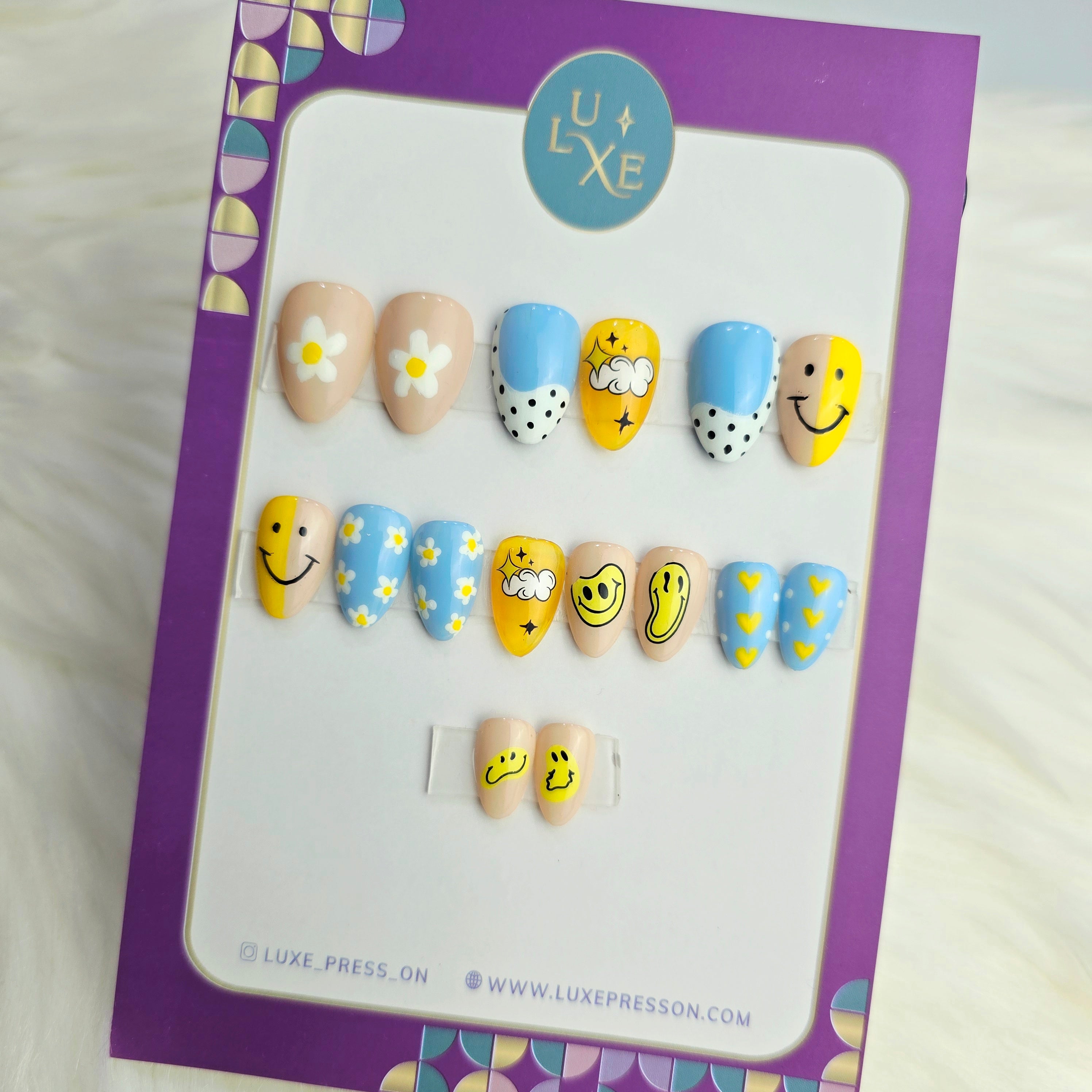 Smiley Nail Set