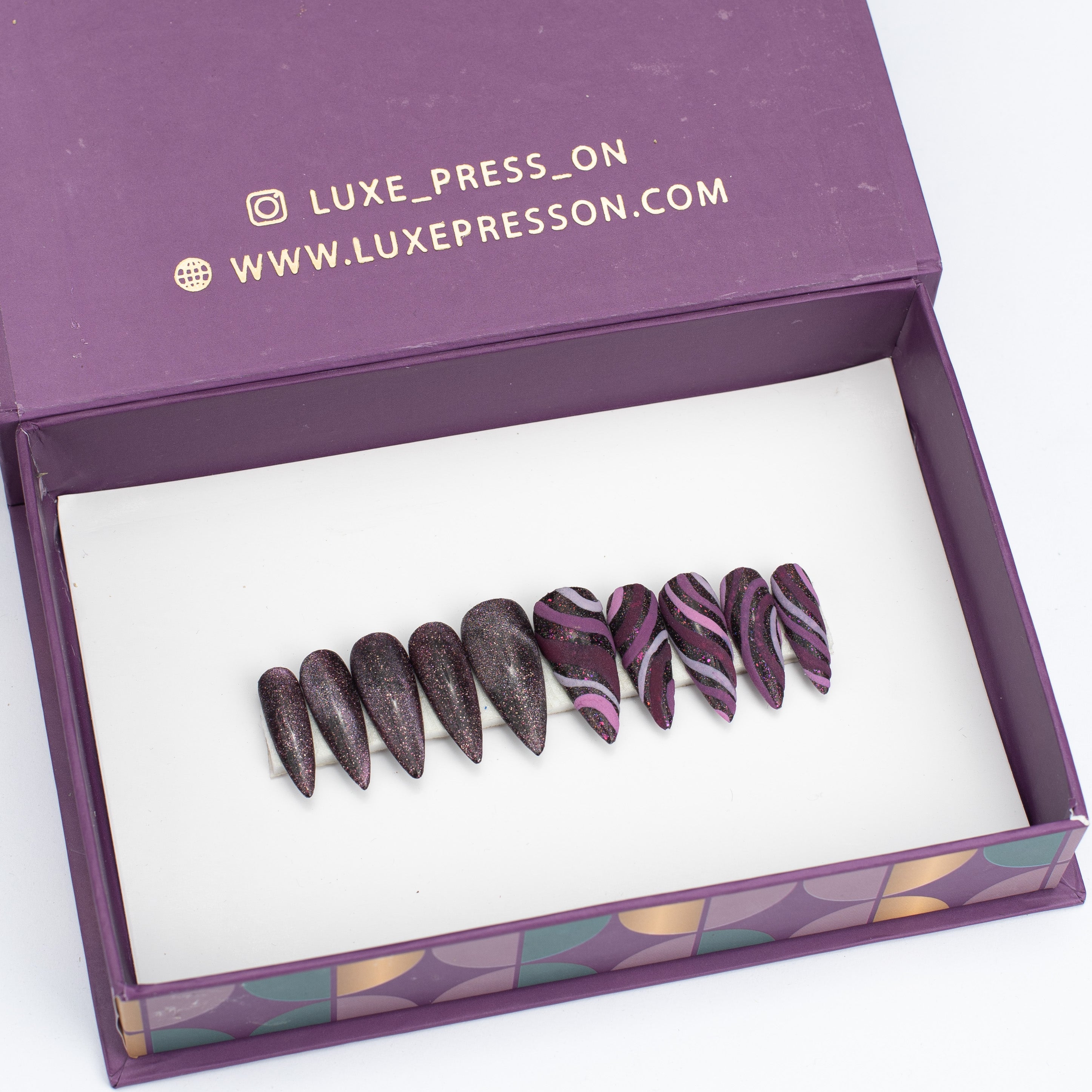 Magnetic glitter swirls