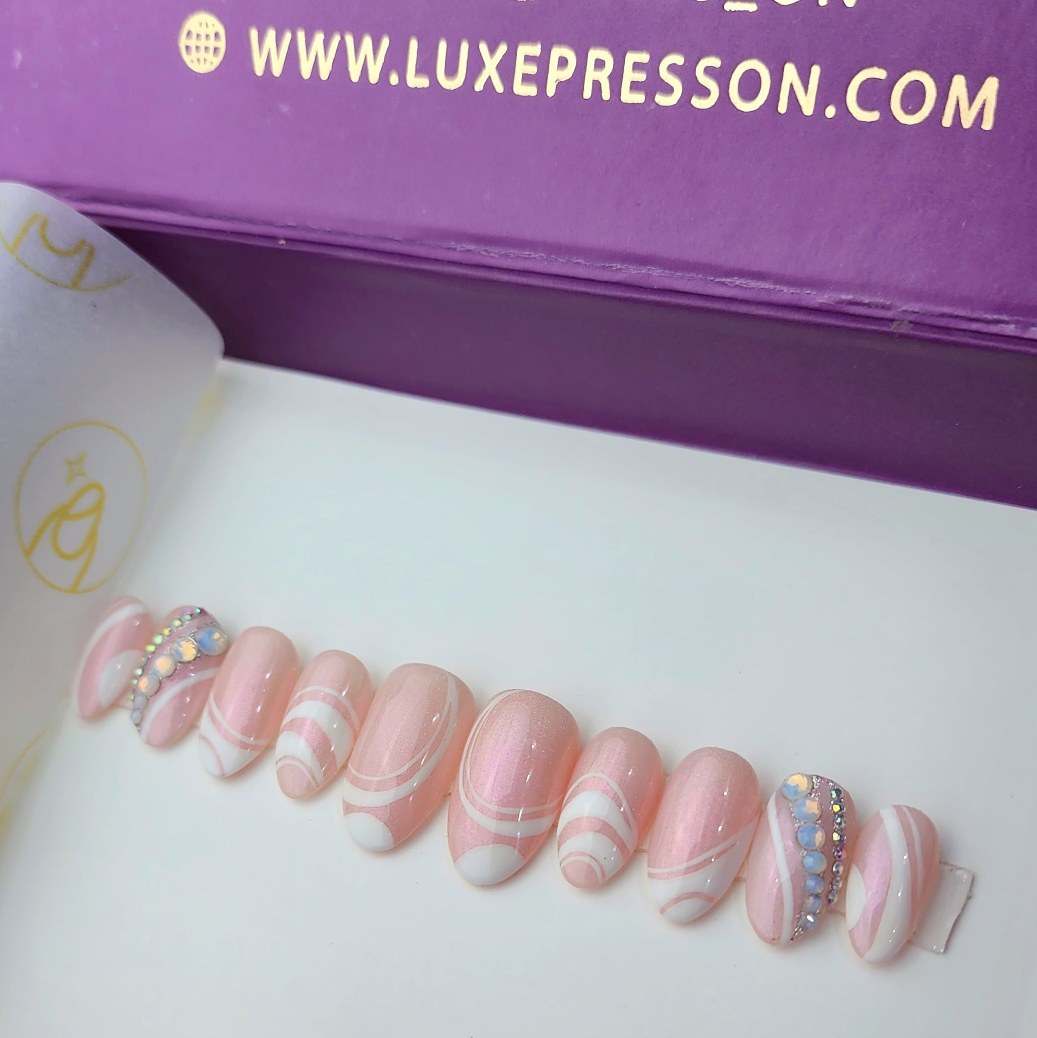 Pearly Iridescent Swish