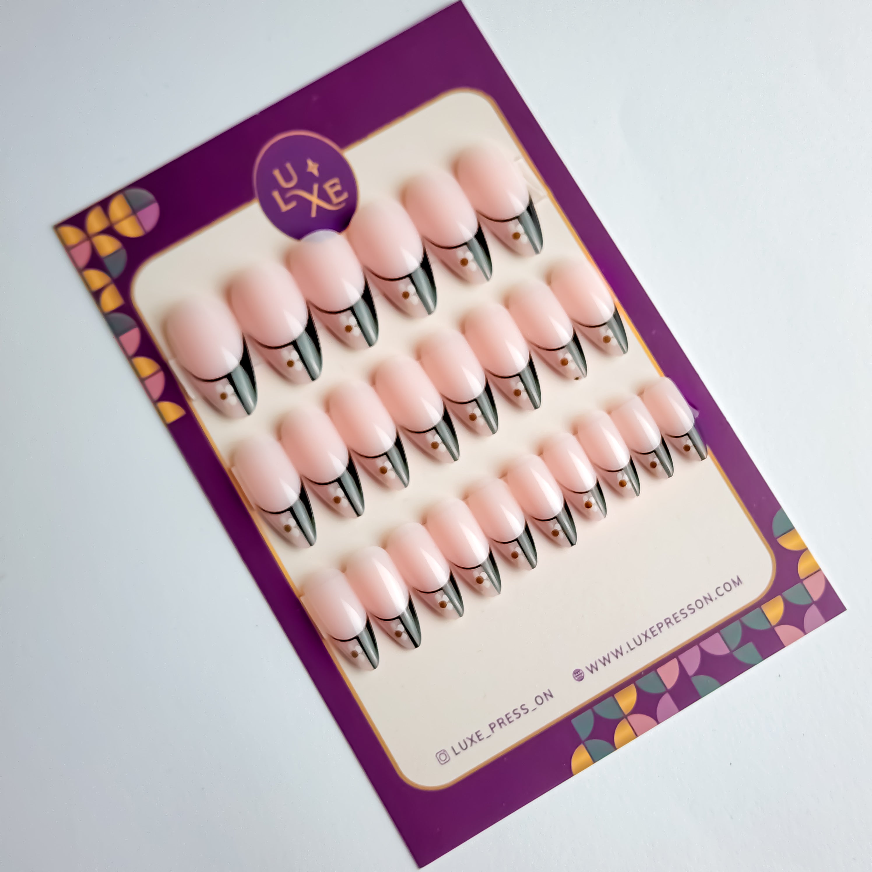 Semi black & daisy tips medium almond glossy